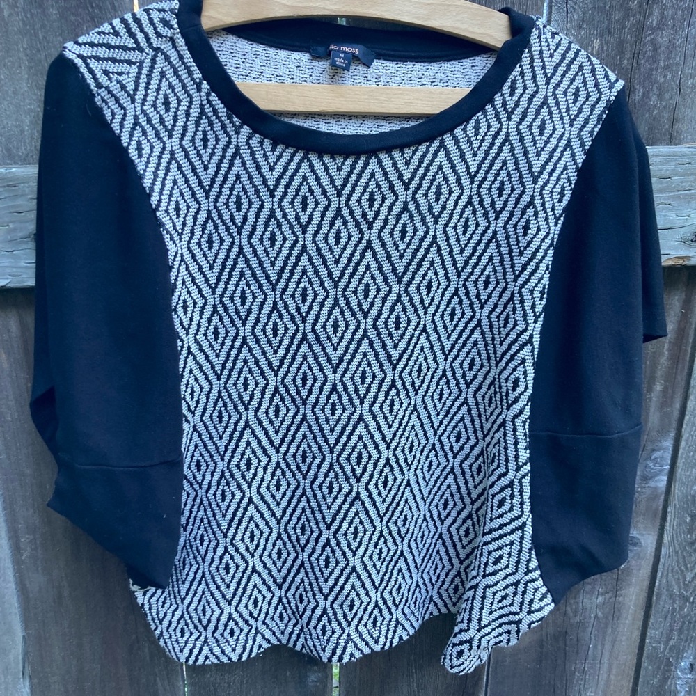 Bat wing black and white geometric top!